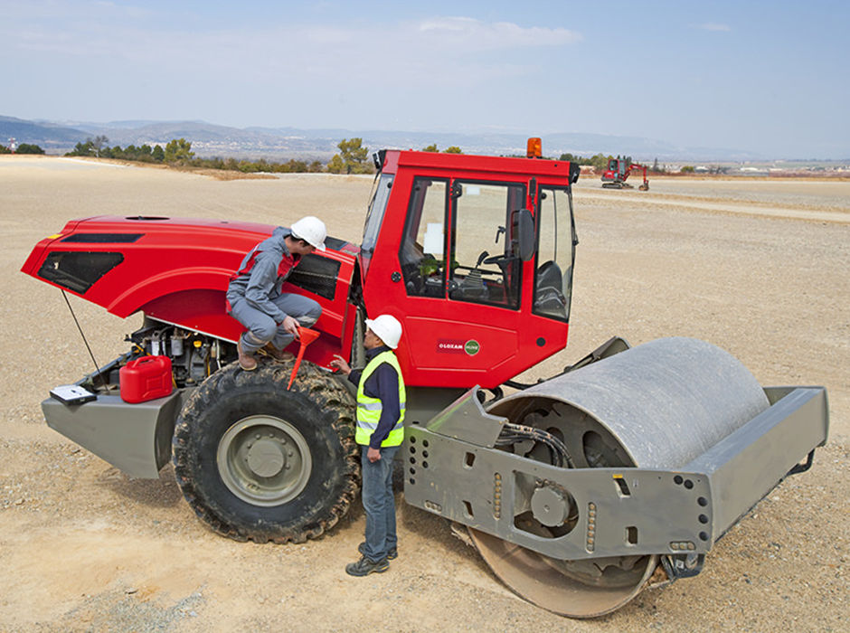 Rodillos de compactación loxamhune obra trabajadores